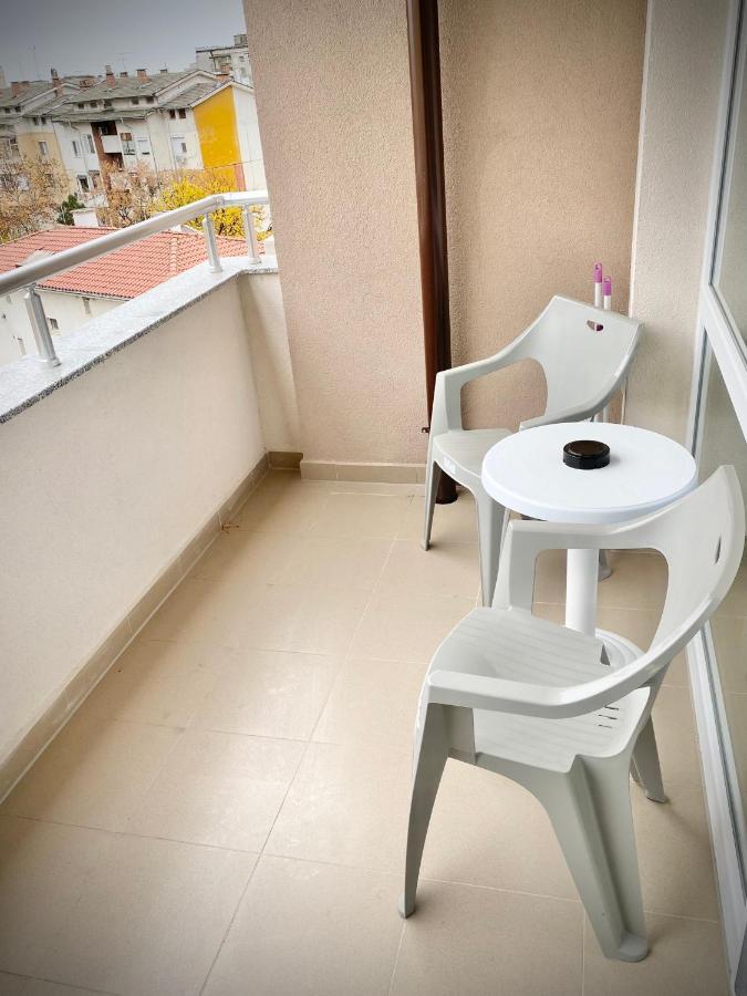 Art Apartment For 4 People Free Parking & Wifi Stara Zagora Exterior photo